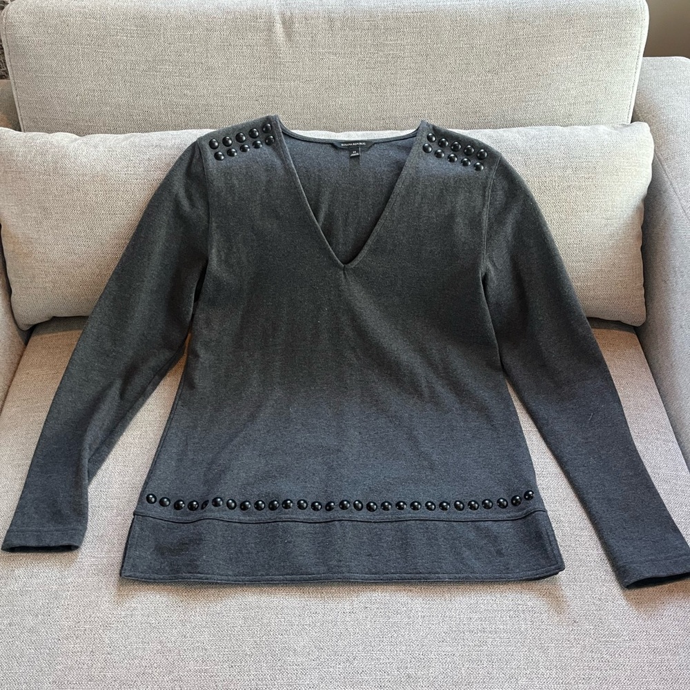 Banana Republic women’s sweater size M gray with button details